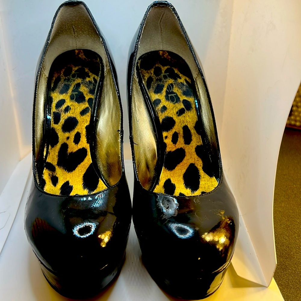 Bebe pumps